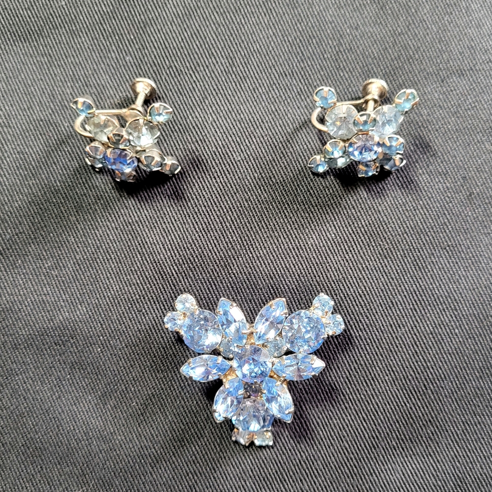 Vintage Periwinkle Ice Blue Screwback Earrings and Brooch Set